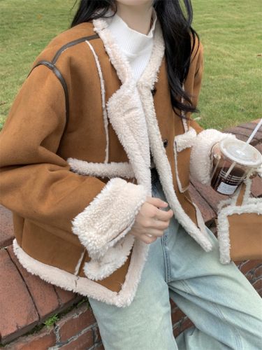 Actual shot of new autumn and winter Korean style thickened lamb wool coat for women loose pocket fur all-in-one short top