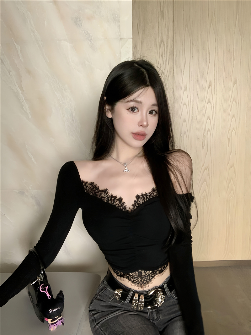 Real shot ~ Black V-neck lace spliced ​​bell-sleeved bottoming shirt worn with a hot girl’s sexy long-sleeved top