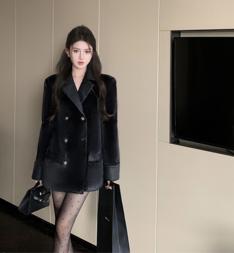 Actual shot of contrasting leather blazer, winter temperament straight loose suit