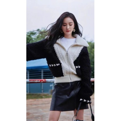 European station 2023 autumn and winter Yang Mi star's same style small fragrance knitted cardigan black and white color block sweater jacket women's trend