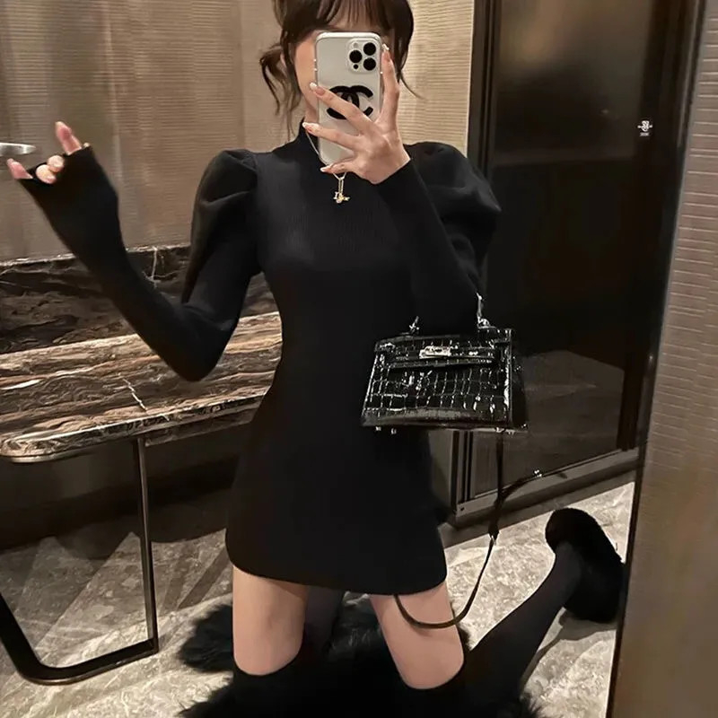 半高領包臀連衣裙女冬款泡泡袖收腰小黑裙長袖修身顯瘦打底裙短裙