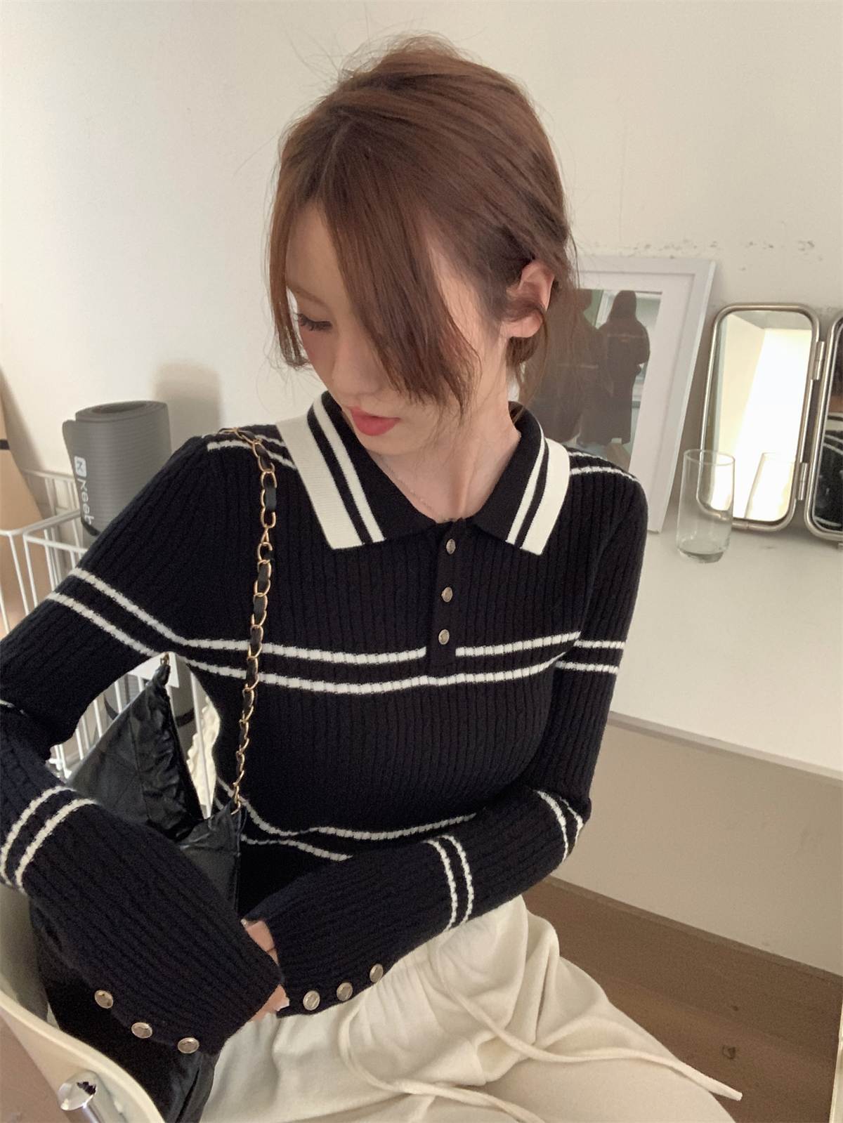 Actual shot of autumn and winter Korean style slim fit retro color-blocked polo collar button slimming design with knitted sweater underneath
