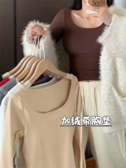 Real shot of autumn and winter velvet thickened long-sleeved U-neck bottoming shirt with chest pad to keep warm and slimming to wear outside T-shirt top