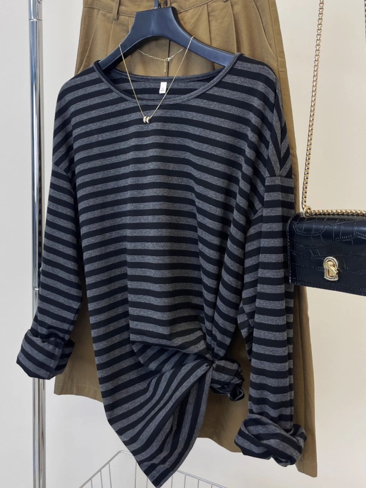 Fabric imitation cotton pull-up black striped T-shirt women's summer thin round neck early autumn slim top mid-length