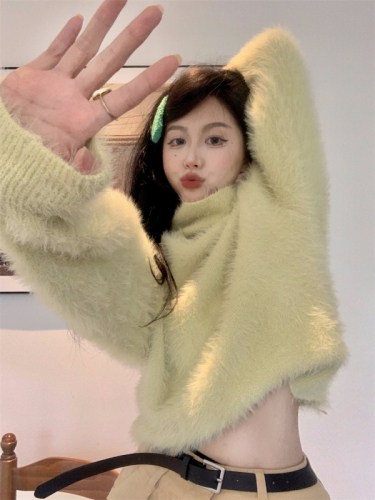Actual shot of soft and waxy turtleneck mink fur versatile solid color sweater