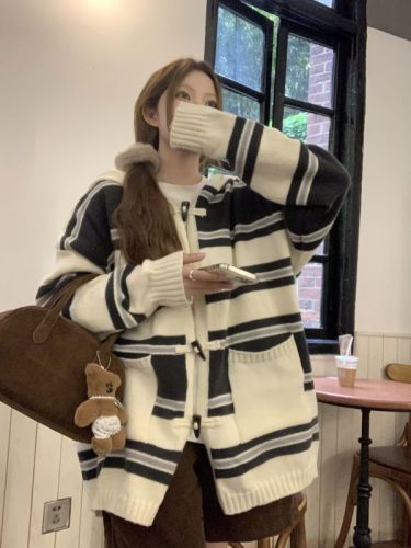 Actual shot of three-label large-size flesh-covering striped hooded thickened sweater jacket