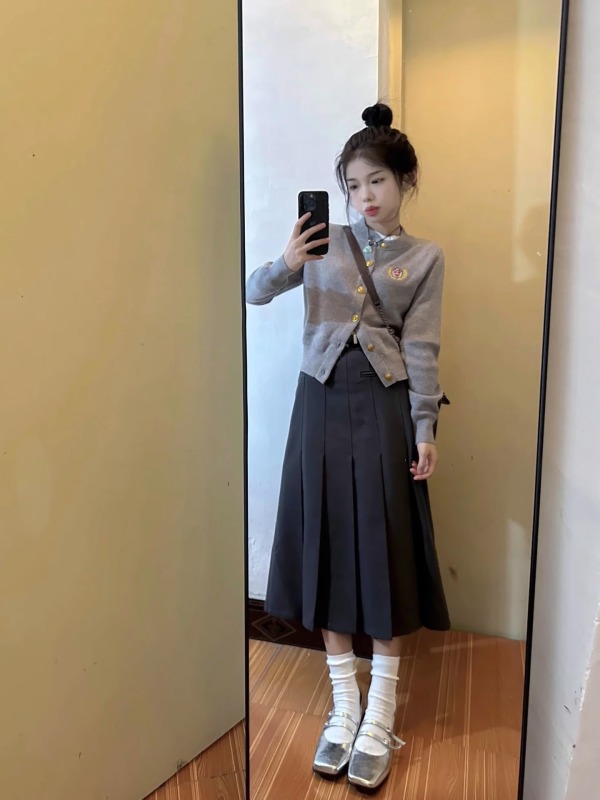 Autumn and winter small fragrance style knitted cardigan sweater for women 2023 new high-waisted skirt two-piece suit