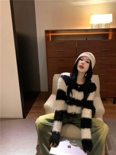 Actual shot of Korean color-blocked striped bright silk knitted cardigan for women in autumn and winter loose slimming round neck sweater