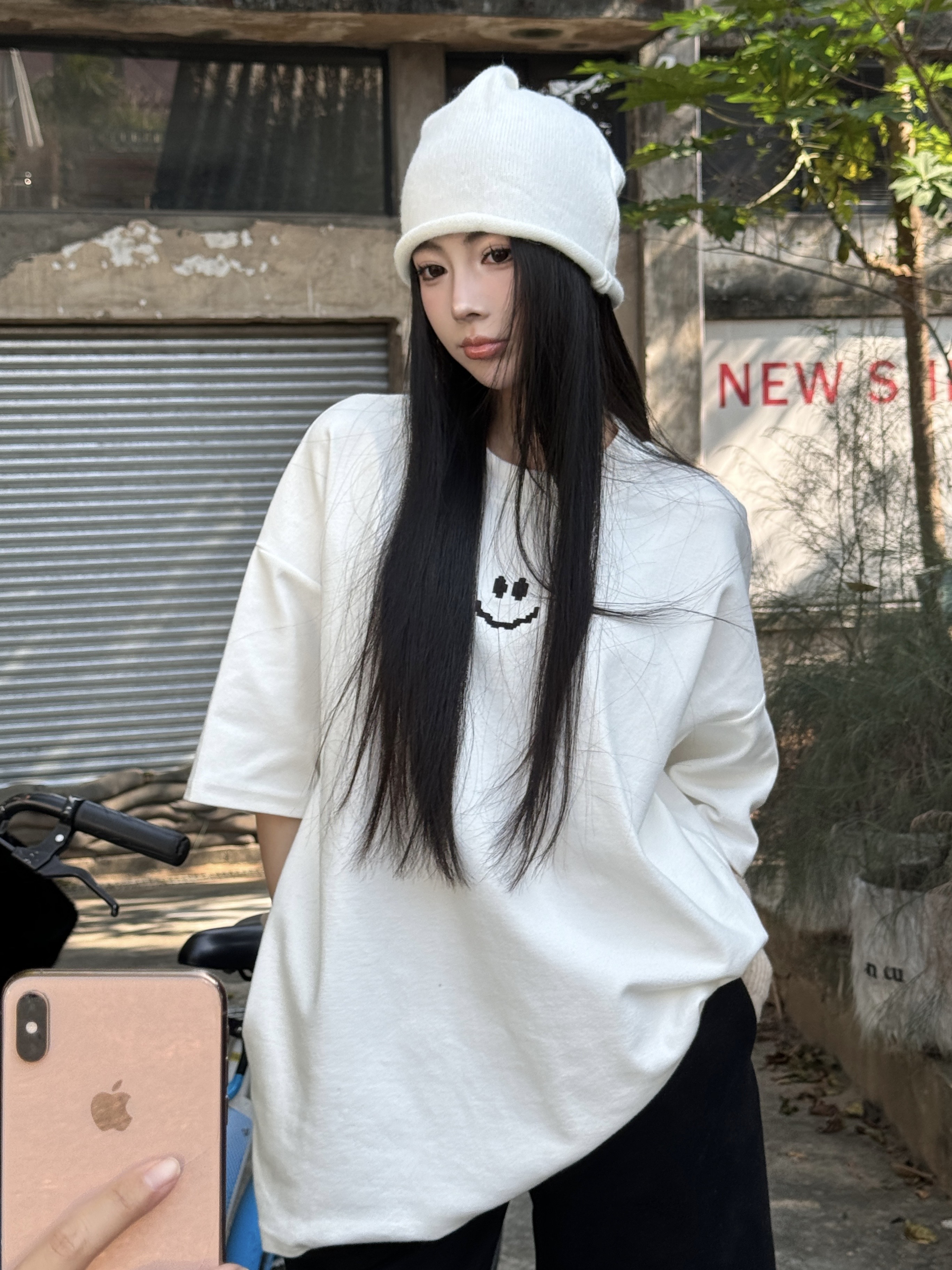 Actual shot of the versatile autumn and winter new smiling brushed short-sleeved T-shirt with a pair of inner body parts