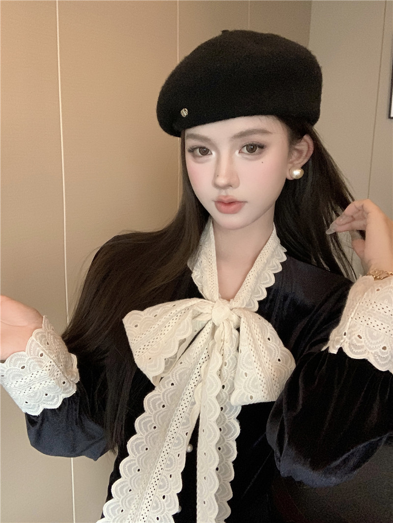 Real shot of new autumn and winter retro Hepburn style V-neck bow tie velvet top women's long-sleeved shirt