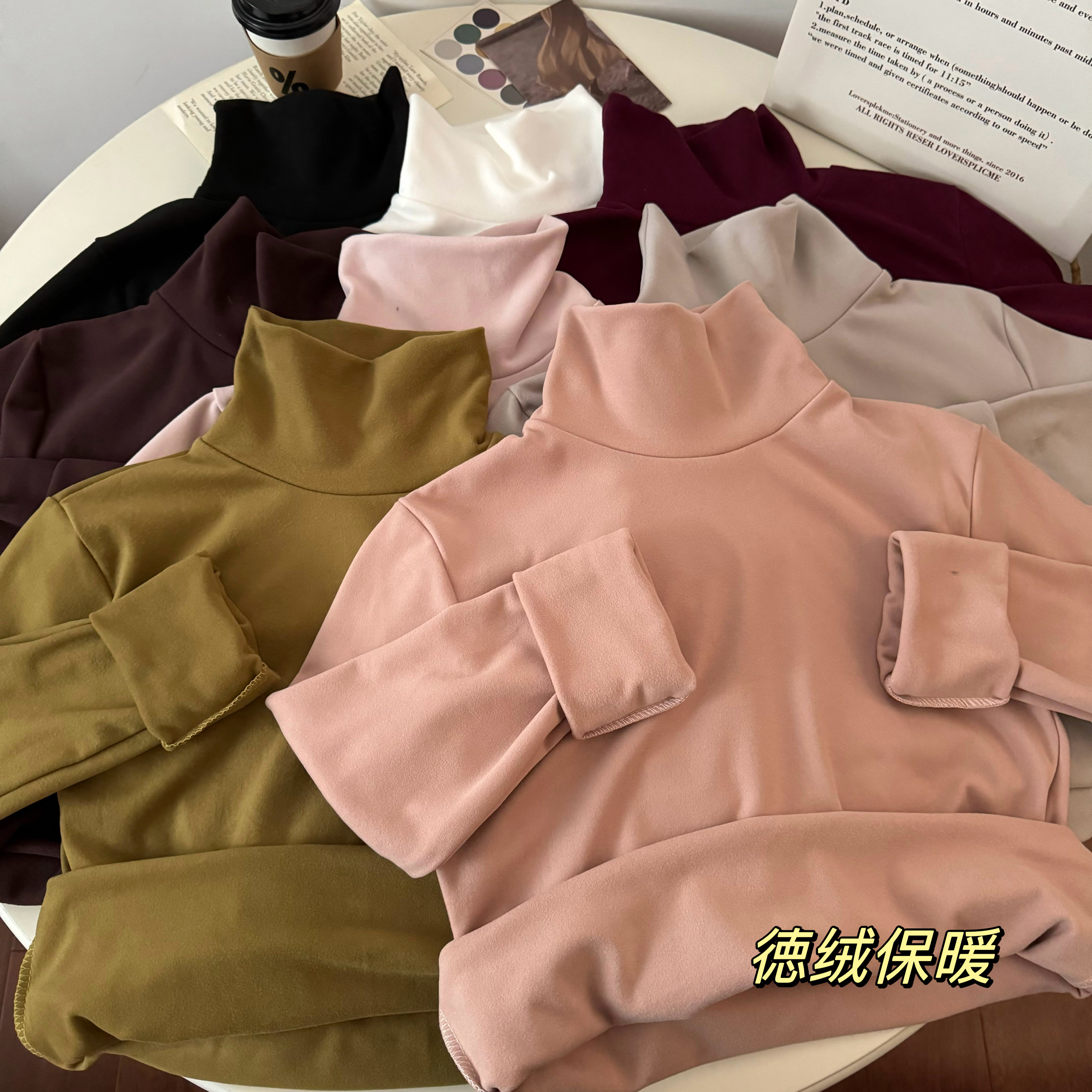 Real shot of a high-neck thermal top with German velvet and thickened self-heating bottoming shirt with brushed long sleeves