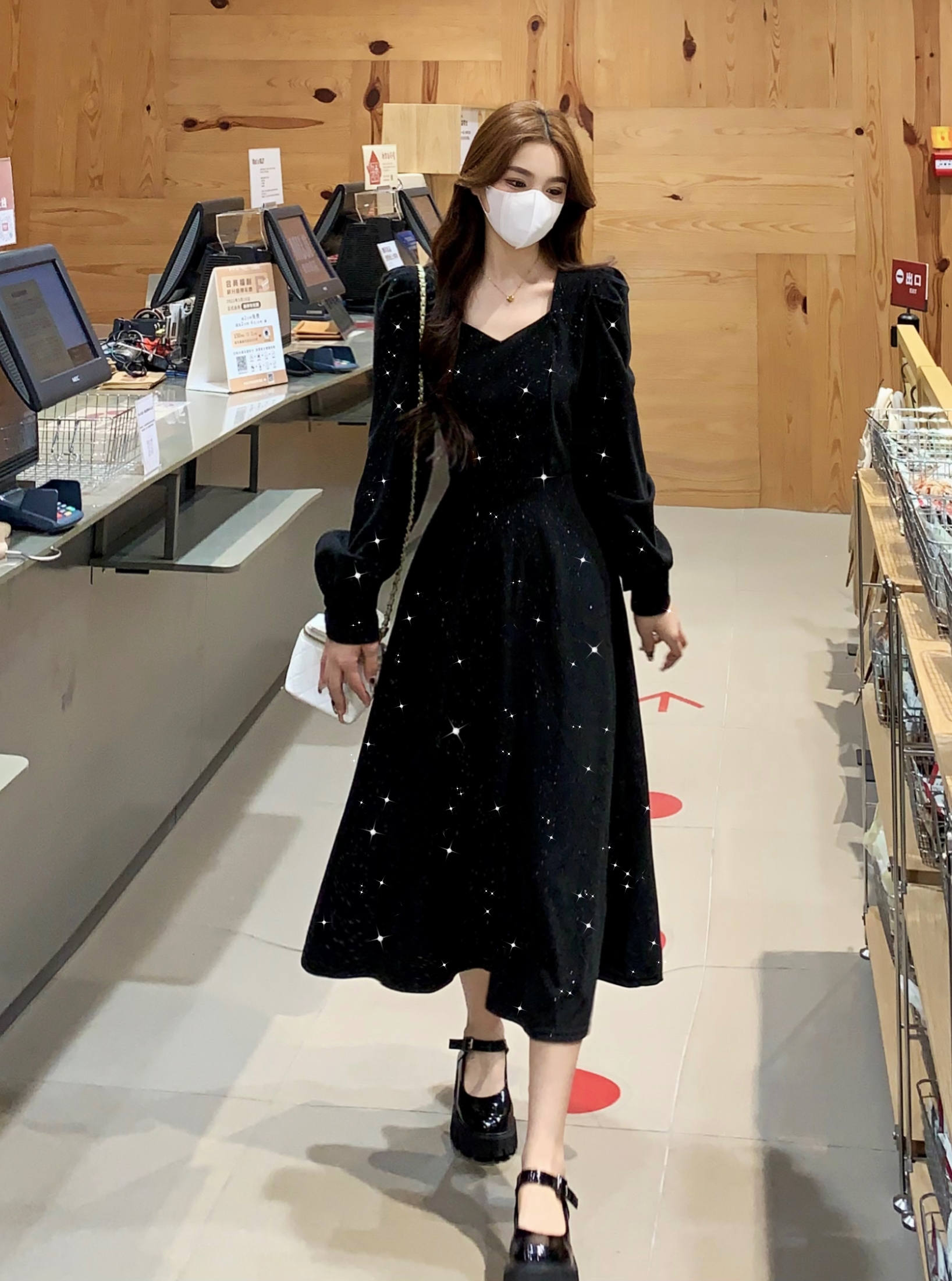 Actual shot ~ The protagonist of the party, a retro-style sparkling gold-plated mid-length corduroy high-end black skirt