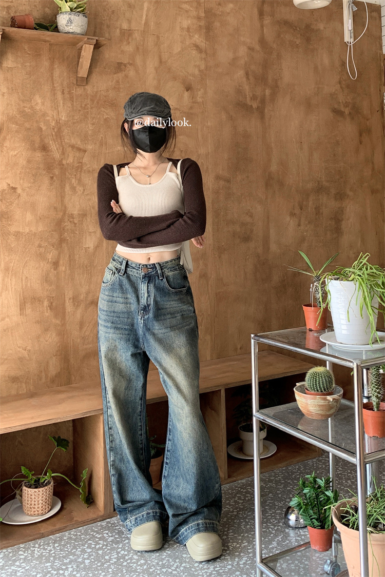 Real shot of 2023 autumn fashionable high-waisted jeans for women, loose straight pants, floor-length trousers