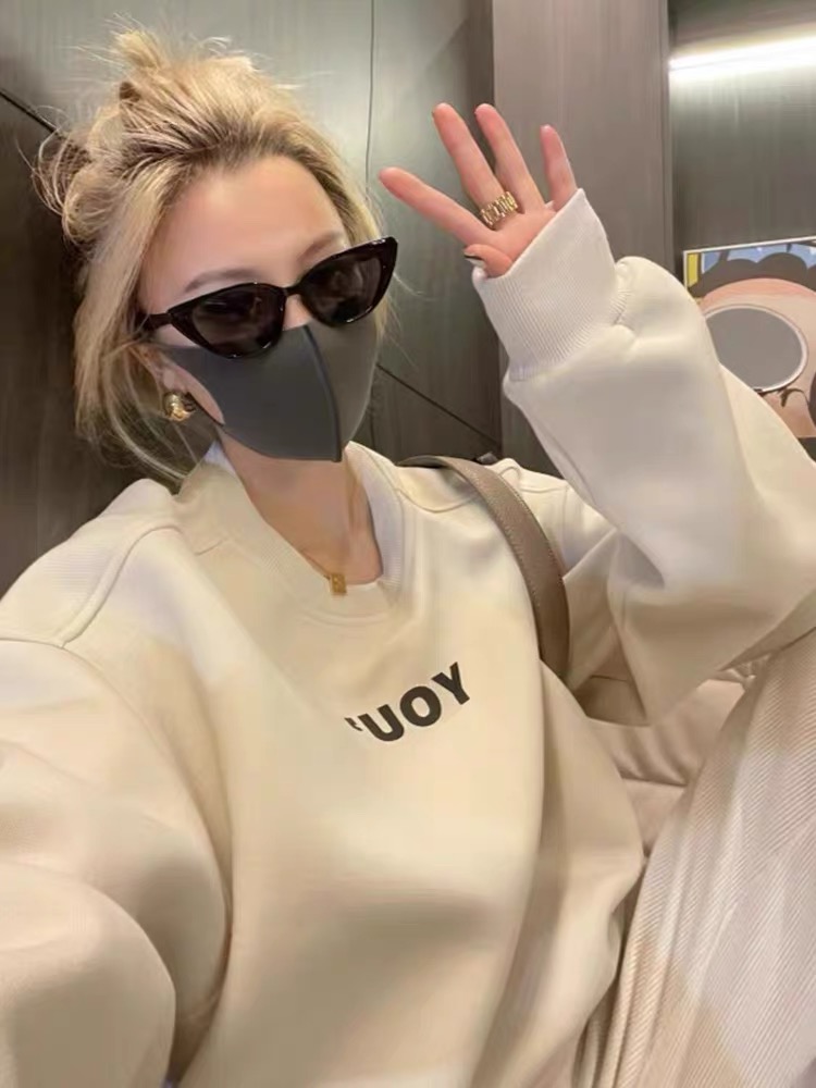 High-end velvet oversize letter print sweatshirt for women, new winter style, loose, simple and versatile top