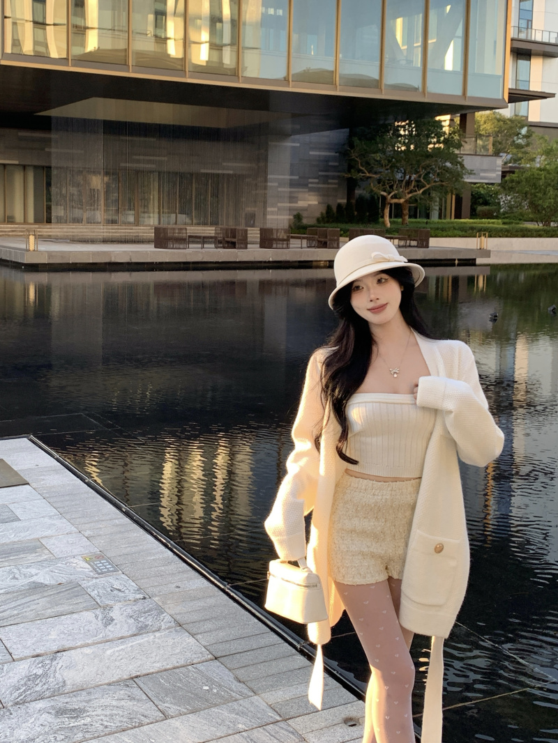 Actual shot of autumn new temperament ba1main long-lasting series waist gold buckle tube top knitted jacket