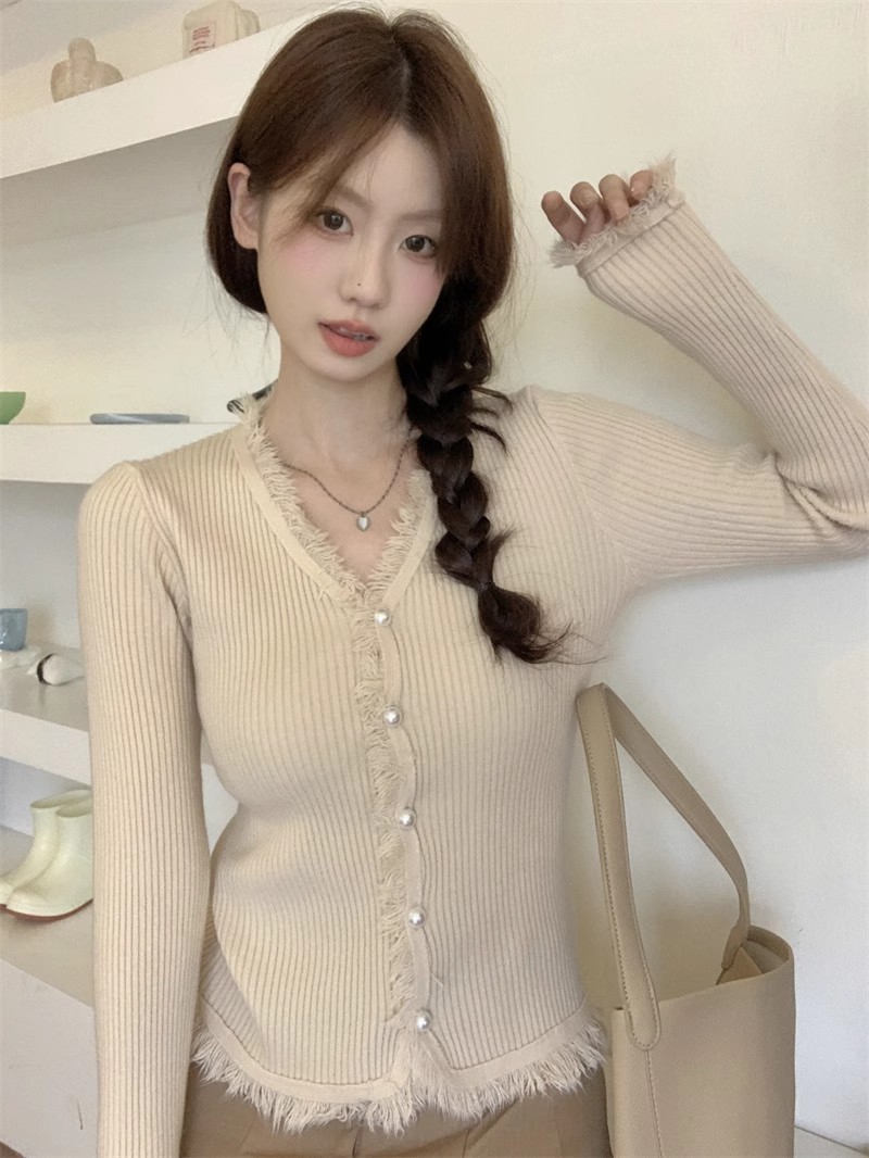 Korean gentle style V-neck long-sleeved slim fit and versatile sweater with niche design top
