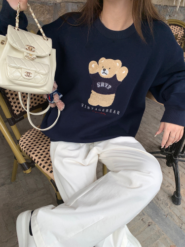 Official picture of autumn and winter retro towel embroidered bear pullover sweatshirt for women, loose, lazy style, round neck, velvet and thickened sweatshirt