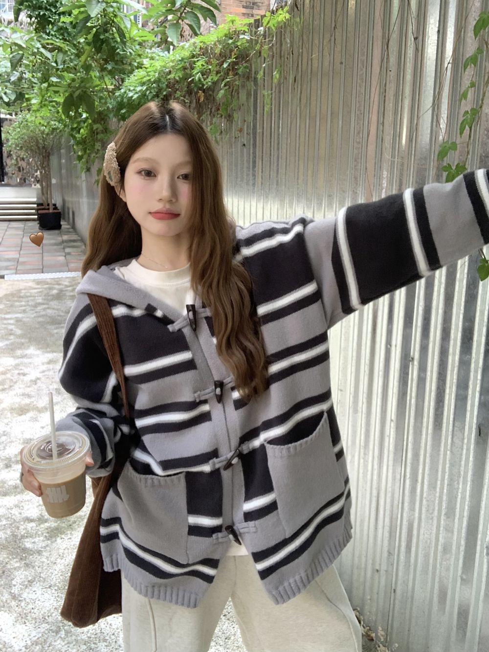 Actual shot of three-label large-size flesh-covering striped hooded thickened sweater jacket