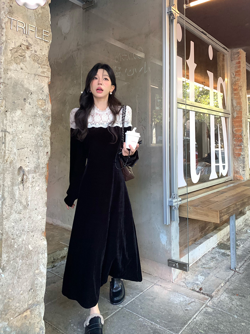 Real shot of retro lace crochet hollow stitching stand-up collar velvet dress for women fake two-piece waist long skirt