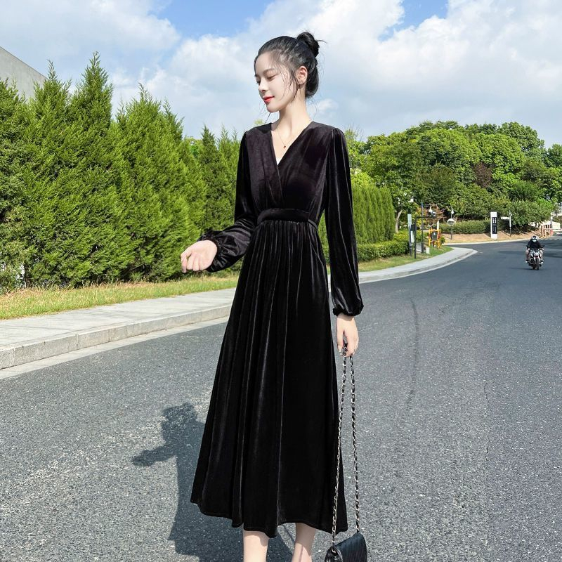 金絲絨連衣裙女2023春秋季新款洋氣復古純色褶皺大碼v領長款裙子