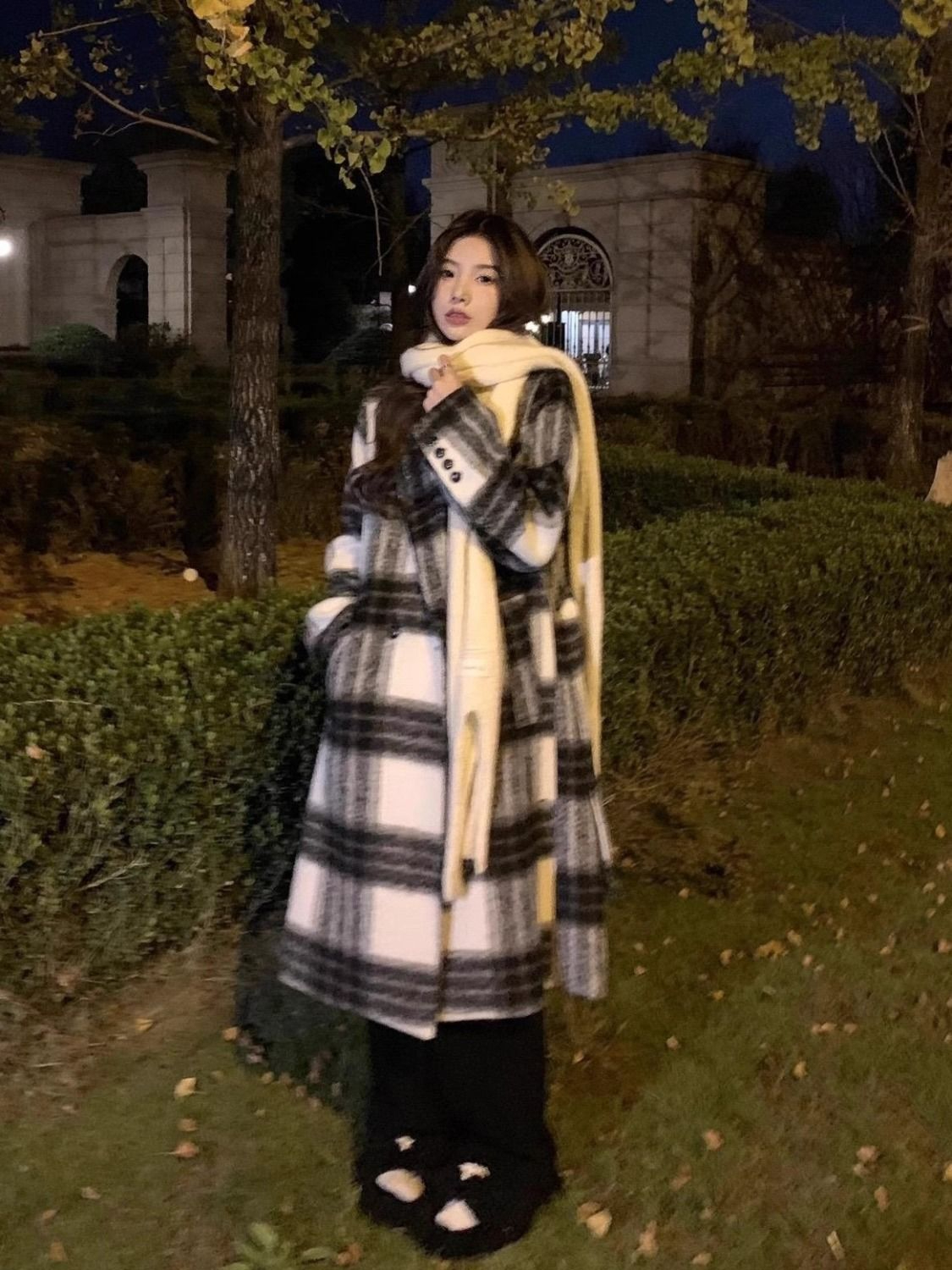 Maillard plaid woolen coat for women 2023 winter new high-end retro Hepburn style woolen coat