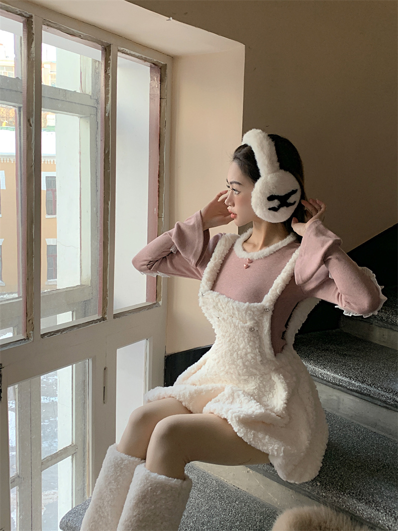 實拍 少女白桃奶包 秋冬季新款白色毛絨絨高腰背帶連衣裙套裝