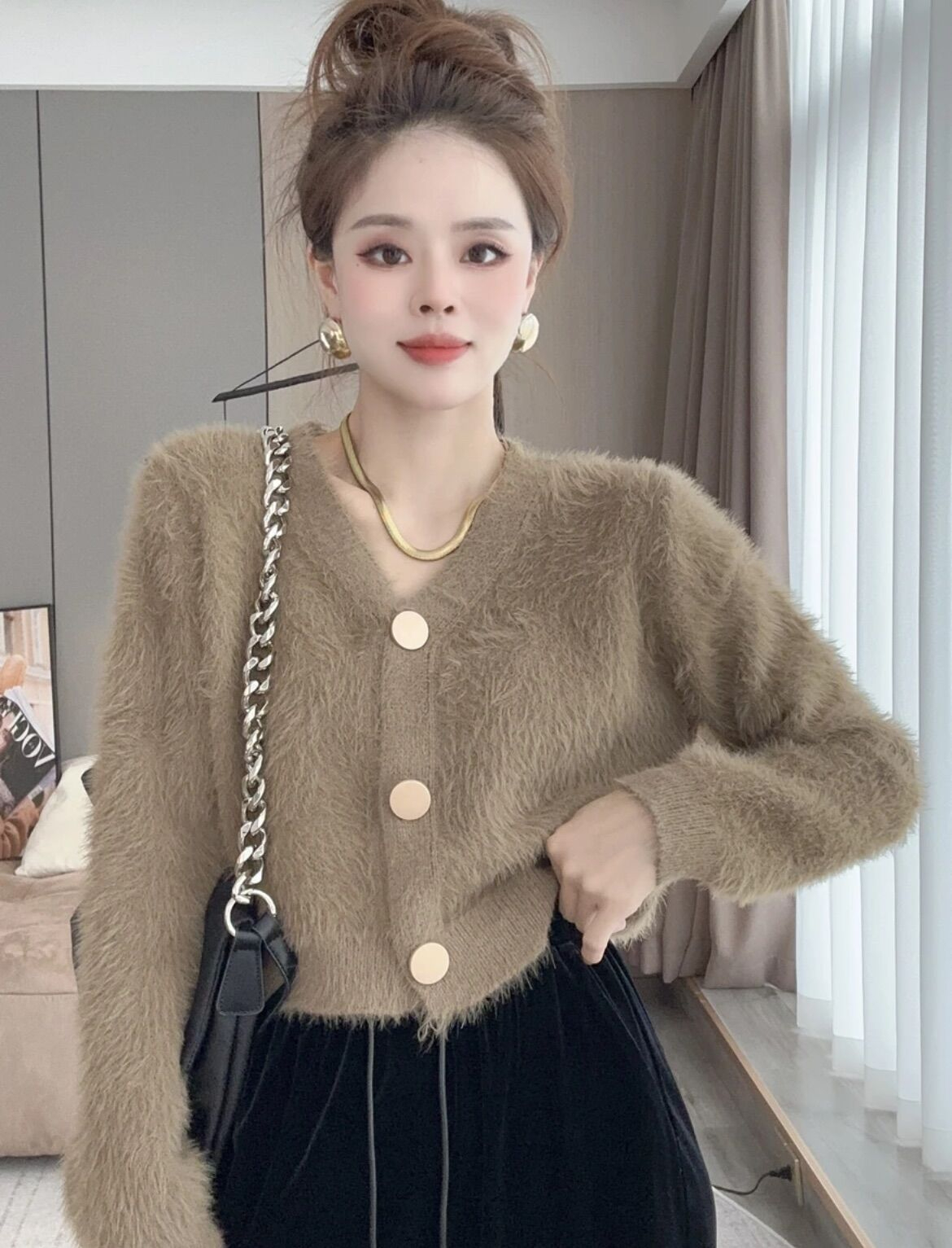 曉溪服飾2023秋季新款時尚高級感軟糯v領溫柔百搭毛毛衣女
