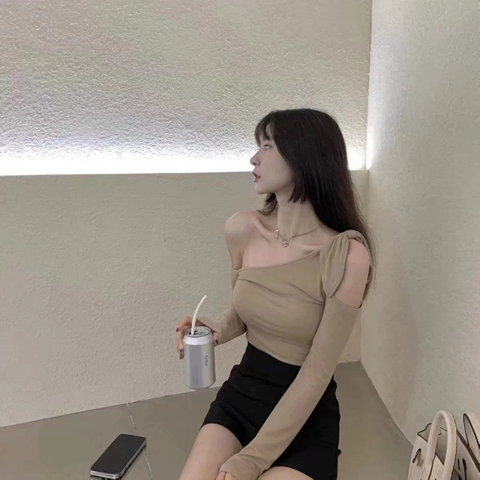 歐美風2023春性感純欲風不對稱露肩修身上衣女小心機設計感T恤