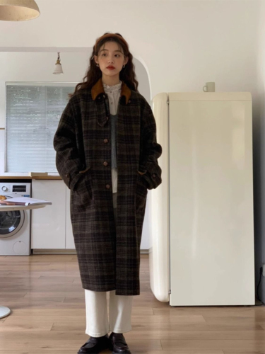 Plaid woolen coat for women 2023 autumn and winter new style Maillard Korean Hepburn style thickened coat