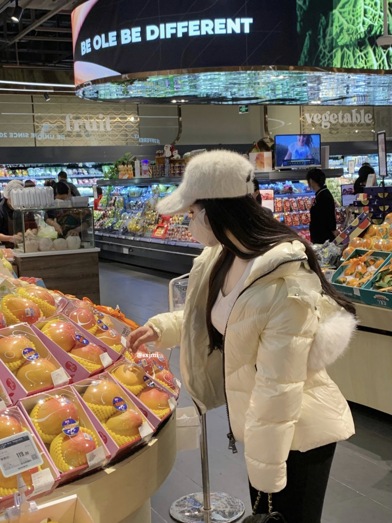 實拍大毛領羽絨服女短款連帽收腰修身亮面免洗加厚外套套裝