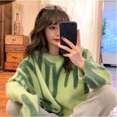 老莫 今年一定不能錯過的美麗的扎染紫色圓領寬鬆毛衣！！同學