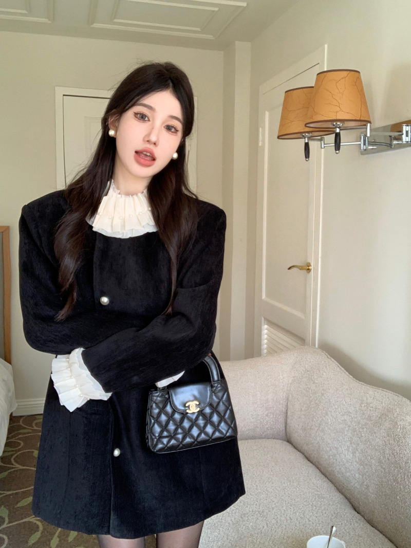 Actual shot of new winter pleated lace pearl button black dress women's loose retro jacket