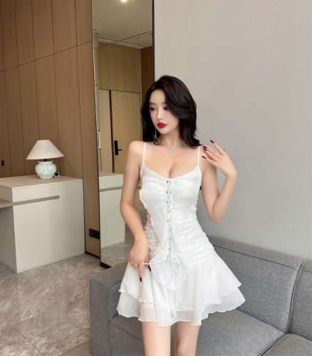 Actual shot of the new V-neck waist slimming asymmetrical gentle ear-hem skirt suspender dress