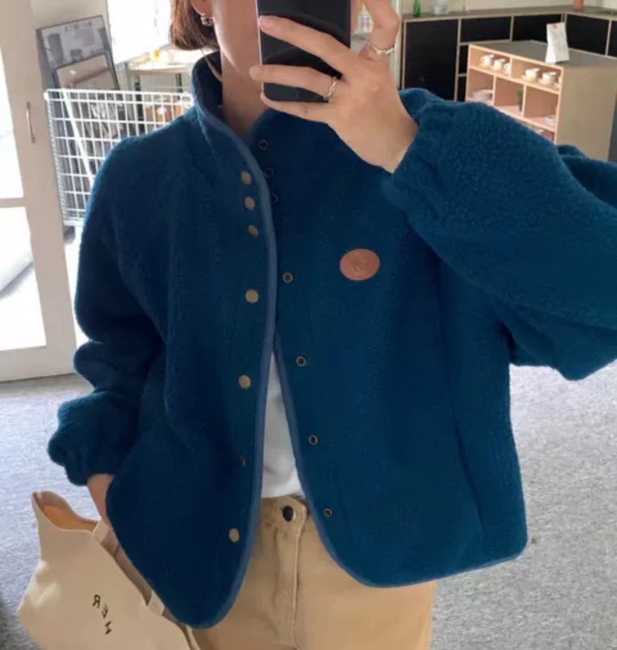 Sweet coat for women in autumn and winter, new Korean style cartoon loose, versatile and slim lamb wool top