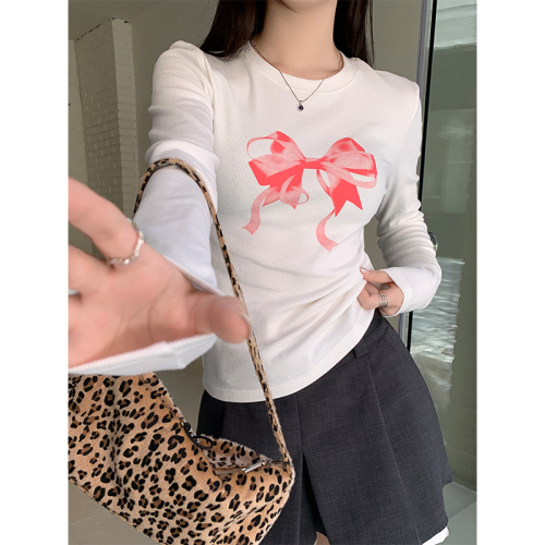 Real shot of hot girl with bow, right shoulder T-shirt, autumn and winter 2023 new slim fit, short long-sleeved inner layering shirt