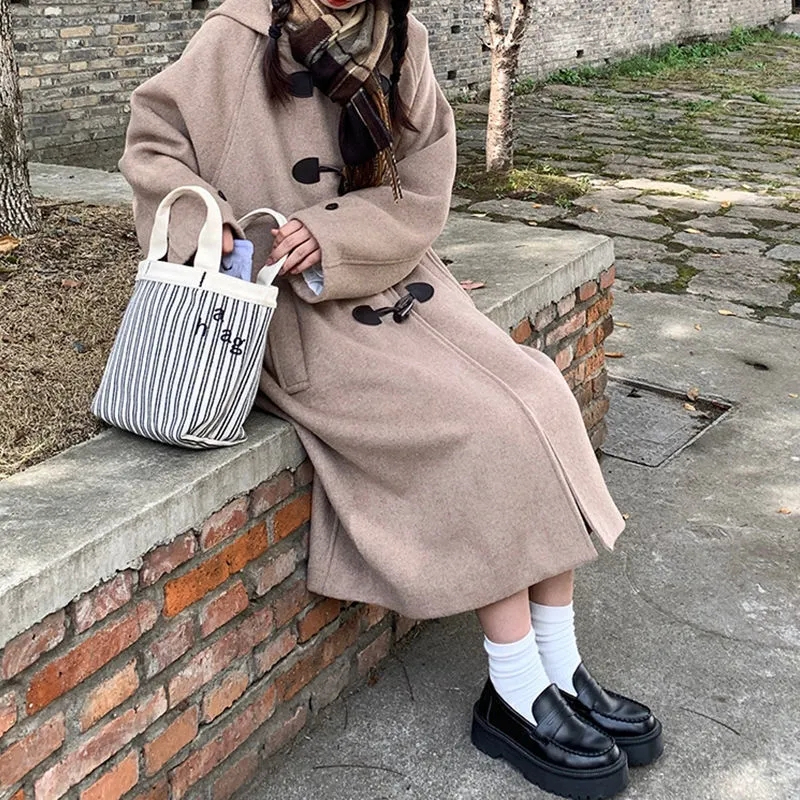 連帽牛角扣毛呢外套女2023冬季韓版寬鬆過膝加厚中長款呢子大衣