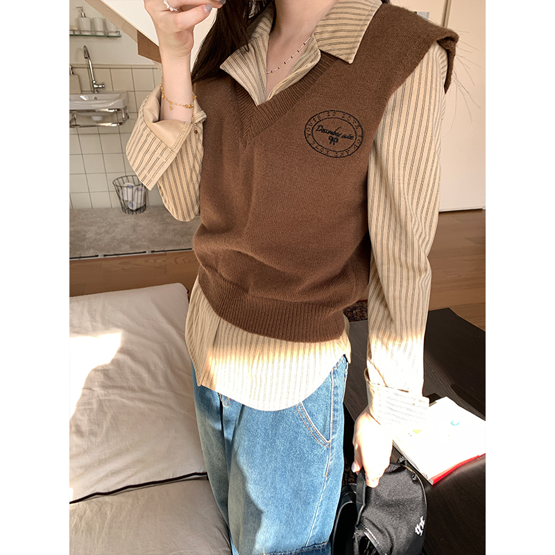 Actual shot of 2023 new French striped shirt for women with chic design embroidered v-neck knitted vest two-piece set