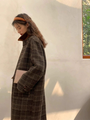 Plaid woolen coat for women 2023 autumn and winter new style Maillard Korean Hepburn style thickened coat
