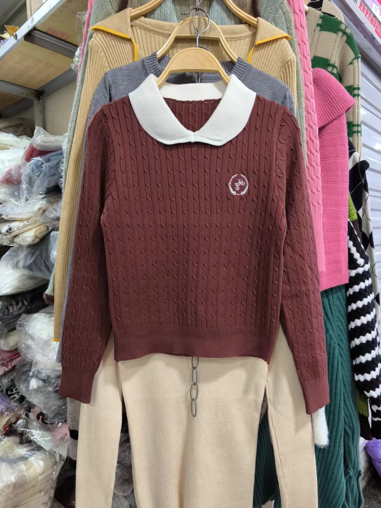 JMSHOP 摩卡甜茶 麻花撞色毛衣女設計感秋冬內搭長袖針織上衣