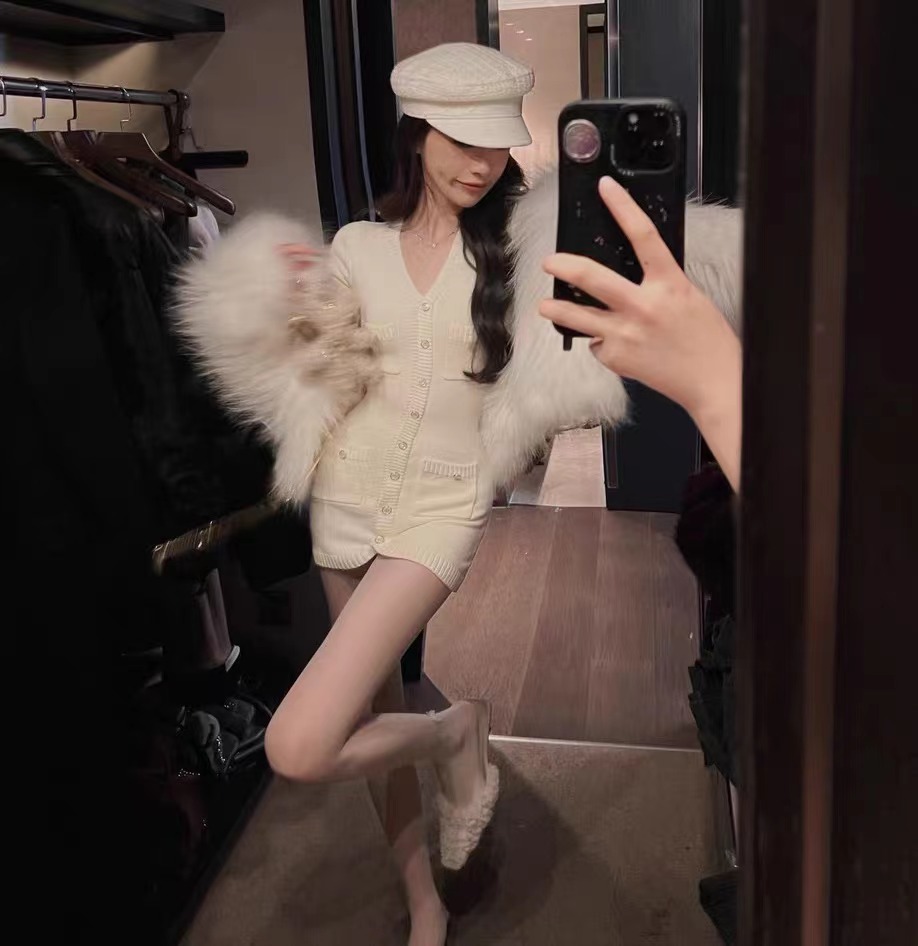 IN MIMIFACE 高級感氣質小香風連衣裙秋冬新款V領收腰包臀短裙女