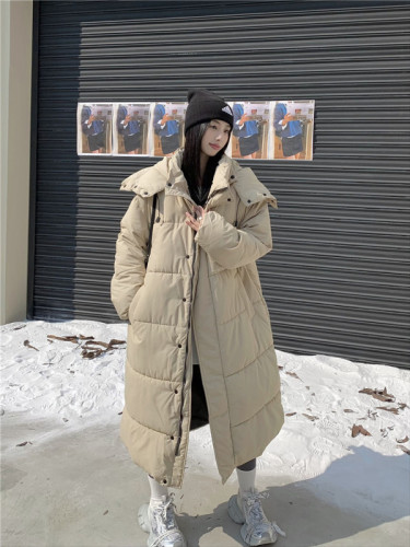 Actual shot of new winter clothing, mid-length hooded down jacket, thickened loose slimming warm jacket