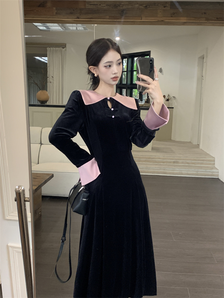 小眾別致翻領撞色絲絨連衣裙女秋冬2023新款氣質收腰顯瘦A字長裙