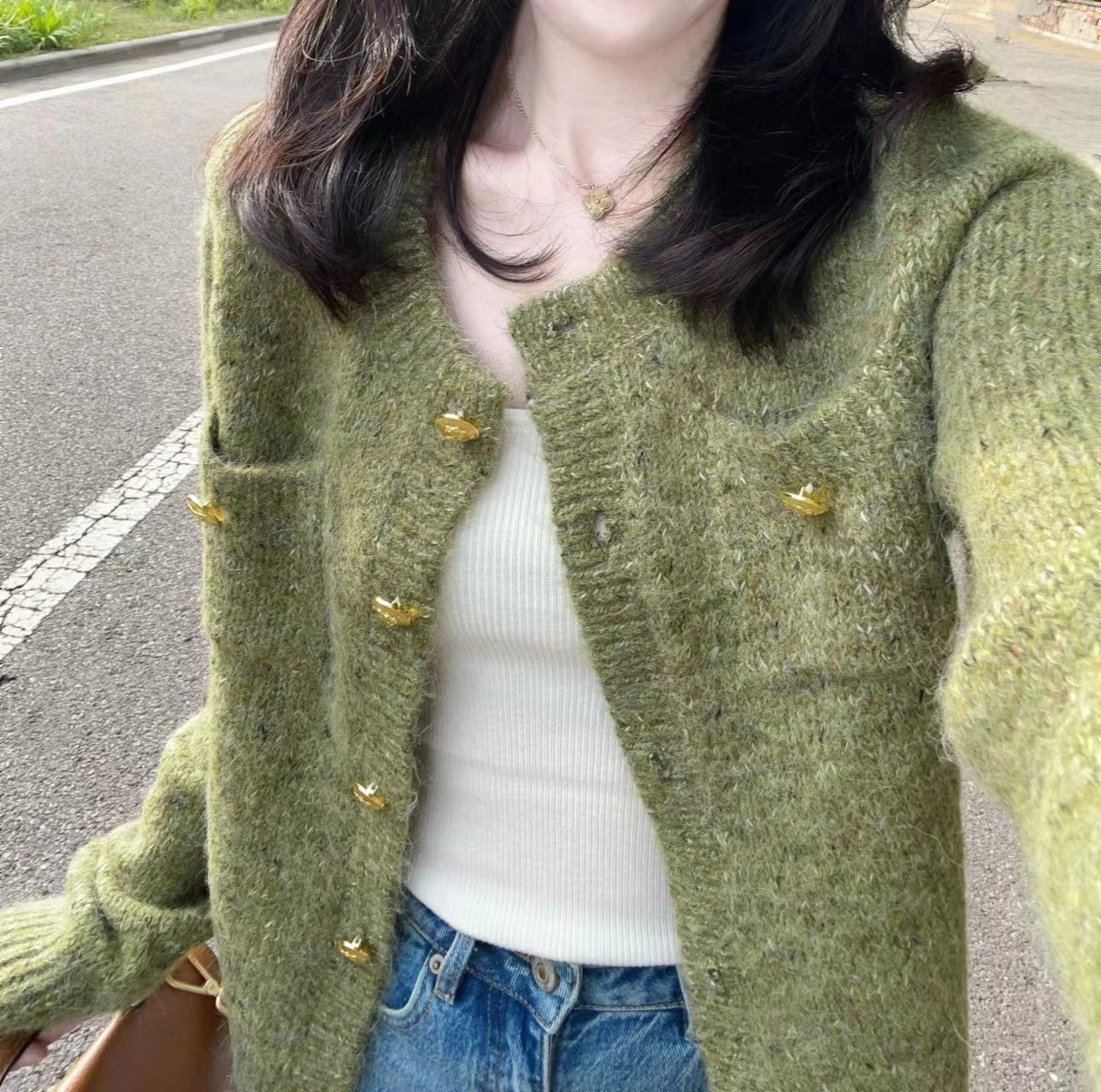Loose retro thick-line knitted sweater for women in winter French niche design knitted long-sleeved warm top jacket