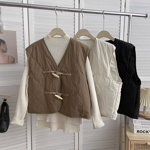 New vest quilted 2023 autumn and winter solid color warm jacket versatile sleeveless vest retro wooden button cotton vest