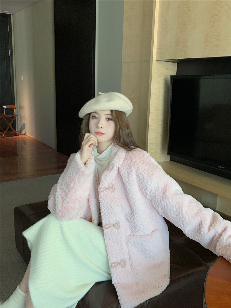Xiaoxiang style lamb wool jacket autumn and winter new style small versatile horn button lamb wool