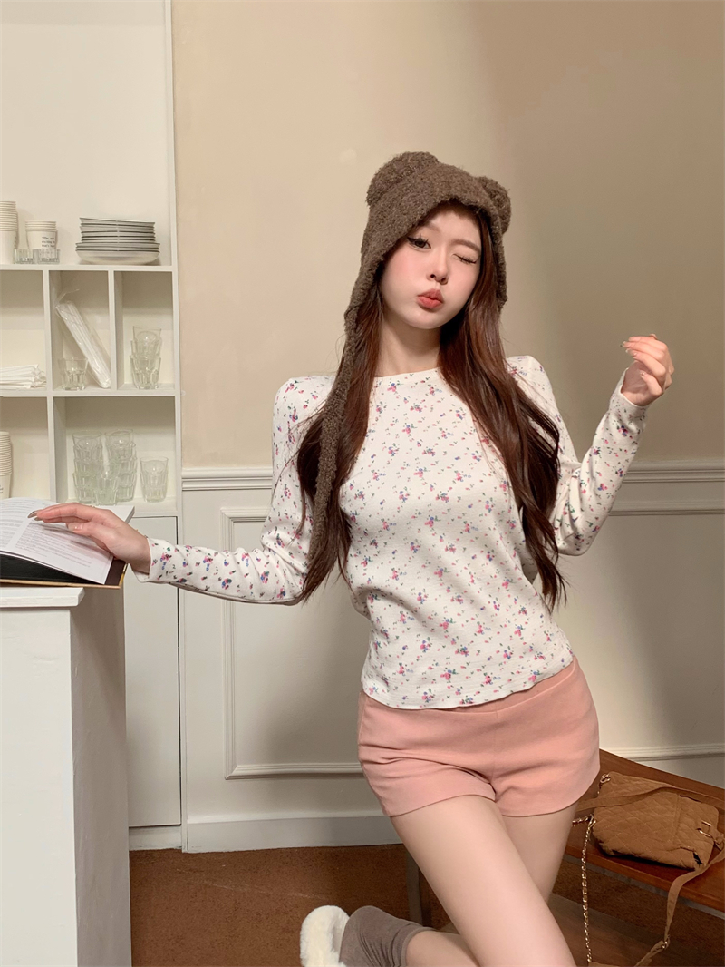 Real shot of autumn and winter floral romantic girly sweater long-sleeved T-shirt niche age-reducing retro bottoming sweater