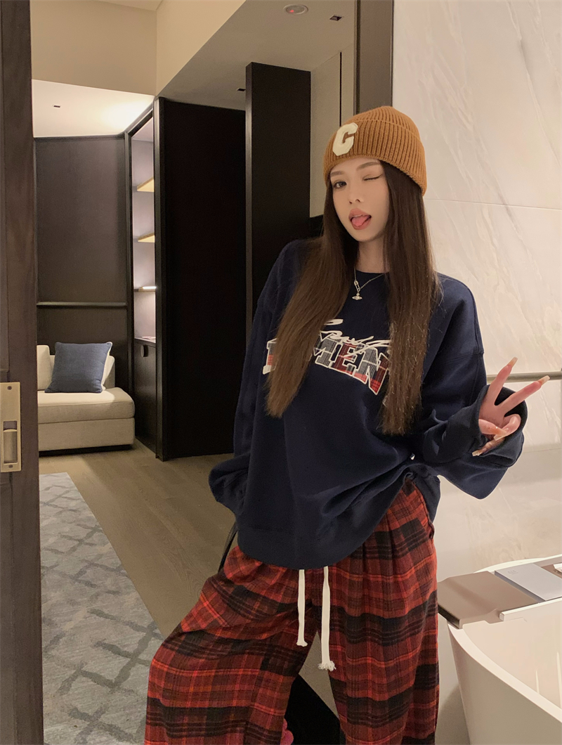 實拍：休閒寬鬆撞色格子繡花圓領套頭深藍色加絨衛衣女絨衫
