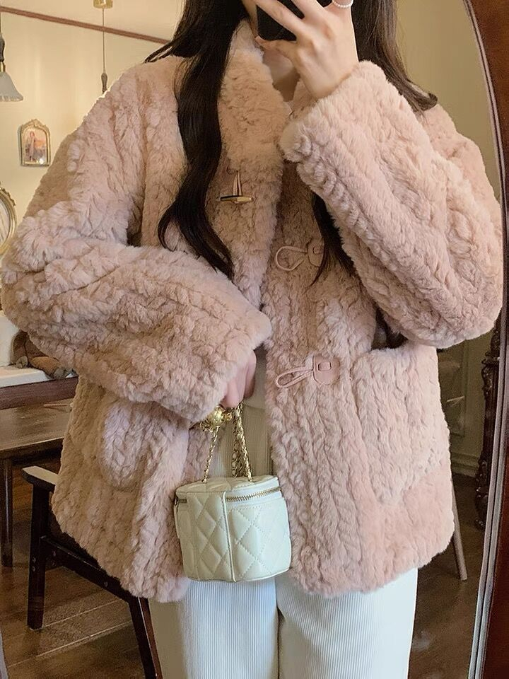 Xiaoxiang style lamb wool jacket women's short autumn and winter new style small versatile horn button lamb wool