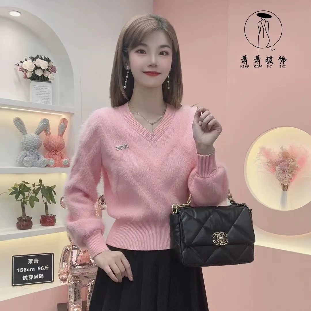 2023 New Autumn and Winter Gentle and Fashionable V-neck Age-reducing Slimming, Western Style and Versatile Mink Velvet Warm Woolen Jacket