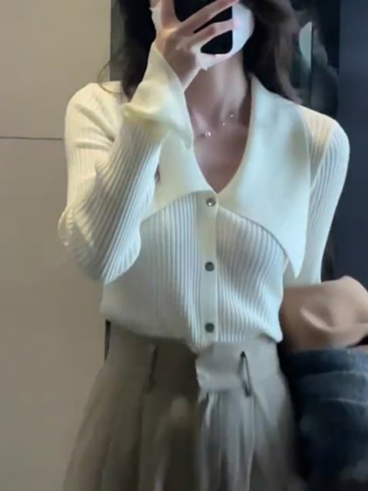 2023復古V領針織開衫女秋冬新款設計感小眾翻領修身內搭打底毛衣